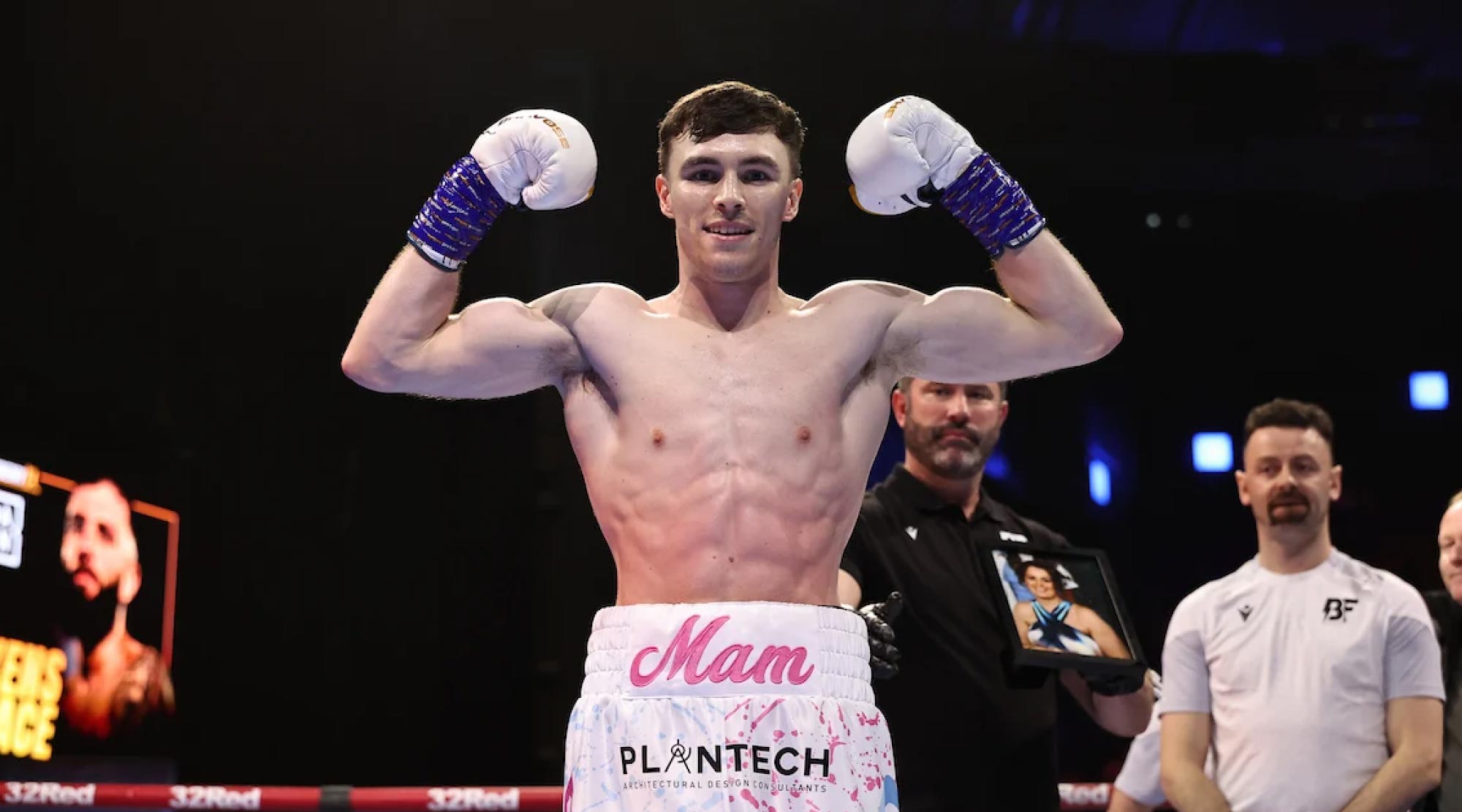 BOBBI FLOOD irish boxer at 4 corners